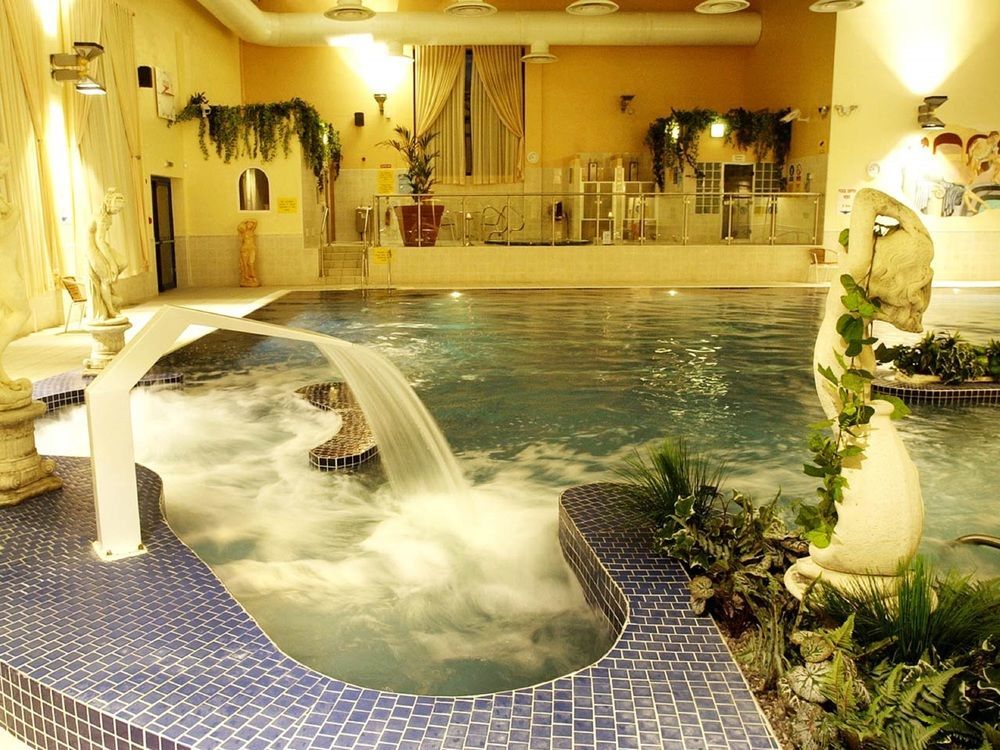 Breaffy Woods Hotel キャッスルバー エクステリア 写真