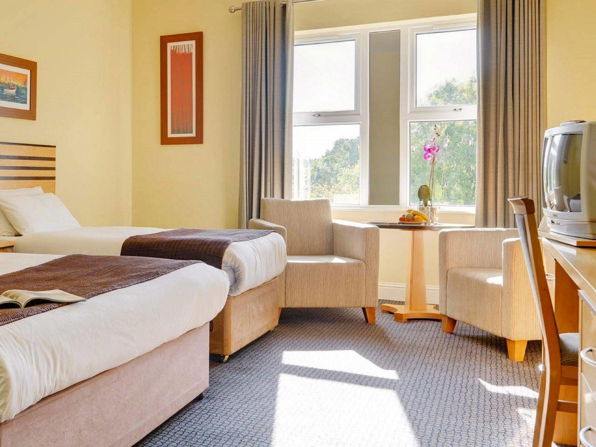 Breaffy Woods Hotel キャッスルバー エクステリア 写真