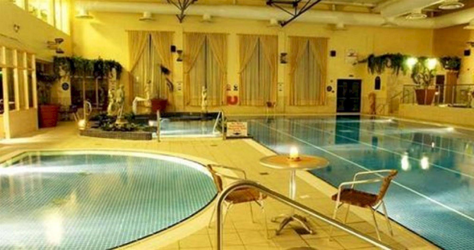 Breaffy Woods Hotel キャッスルバー エクステリア 写真