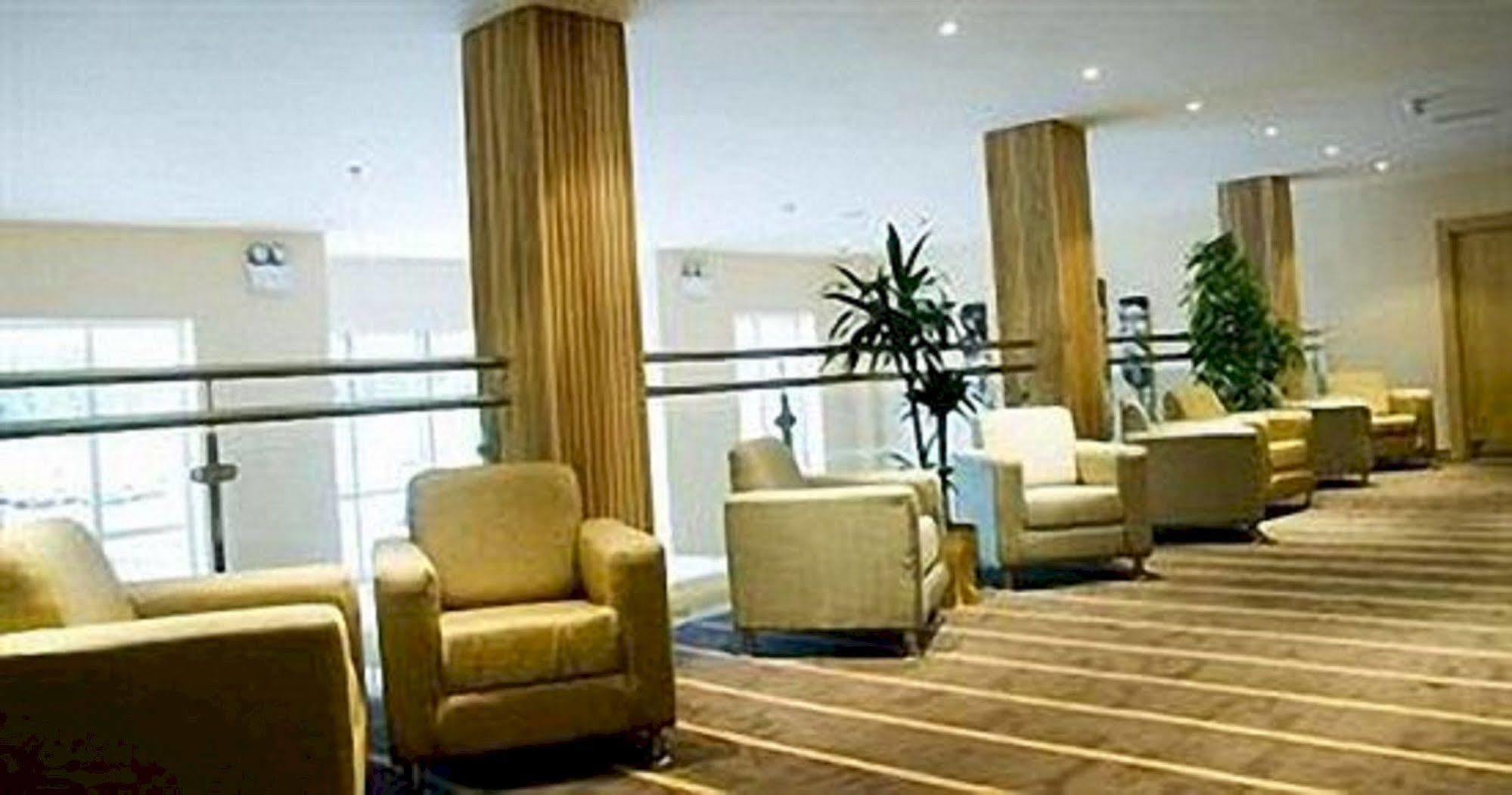 Breaffy Woods Hotel キャッスルバー エクステリア 写真